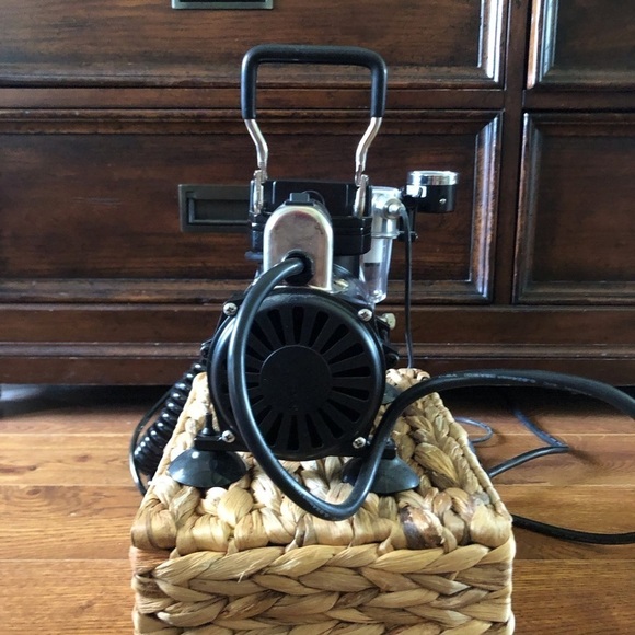 Iwata airbrush compressor - Picture 9 of 9